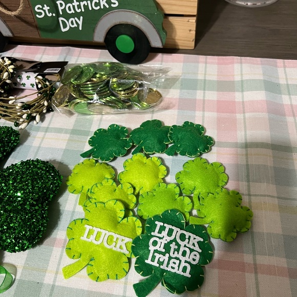 Assorted St. Patrick’s Day ☘️ Decorations. - Picture 3 of 7